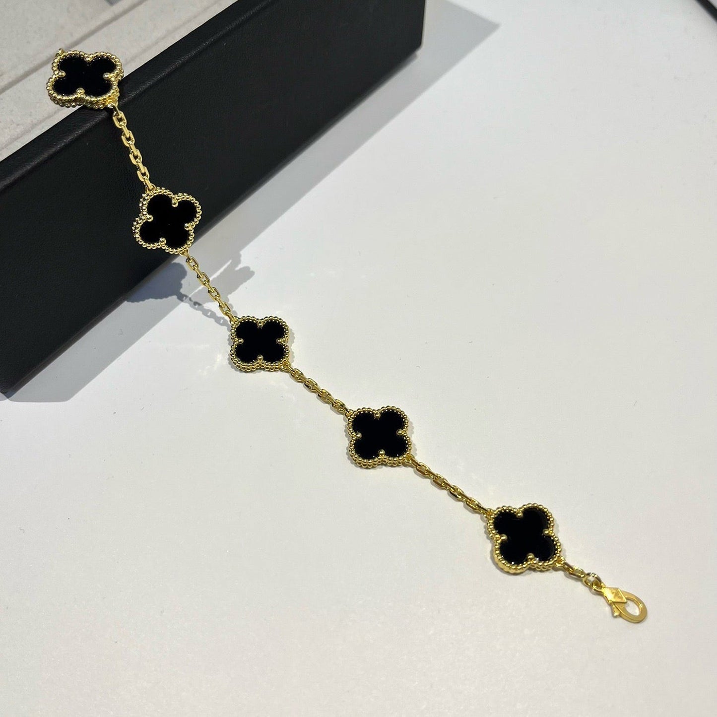 [Royal Top] CLOVER 5 MOTIF ONYXS BRACELET COLLECTION