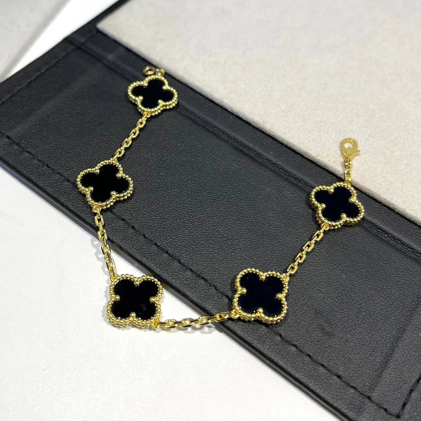 [Royal Top] CLOVER 5 MOTIF ONYXS BRACELET COLLECTION