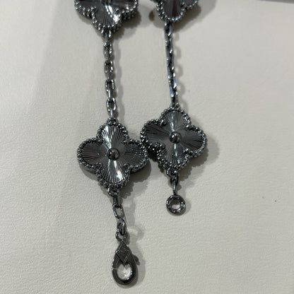 [Royal Top]CLOVER 5 MOTIF BLACK BRACELET