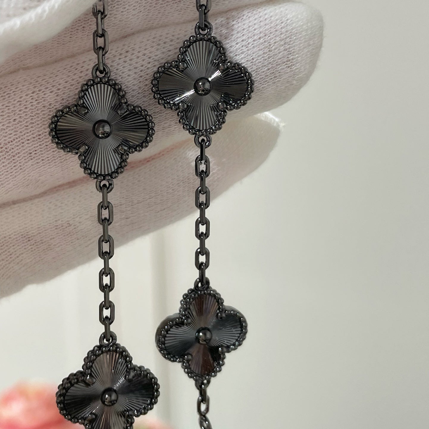 [Royal Top]CLOVER 5 MOTIF BLACK BRACELET