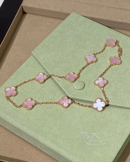 [Royal Top Jewellery] Pink Necklace with Ten Clover Designs