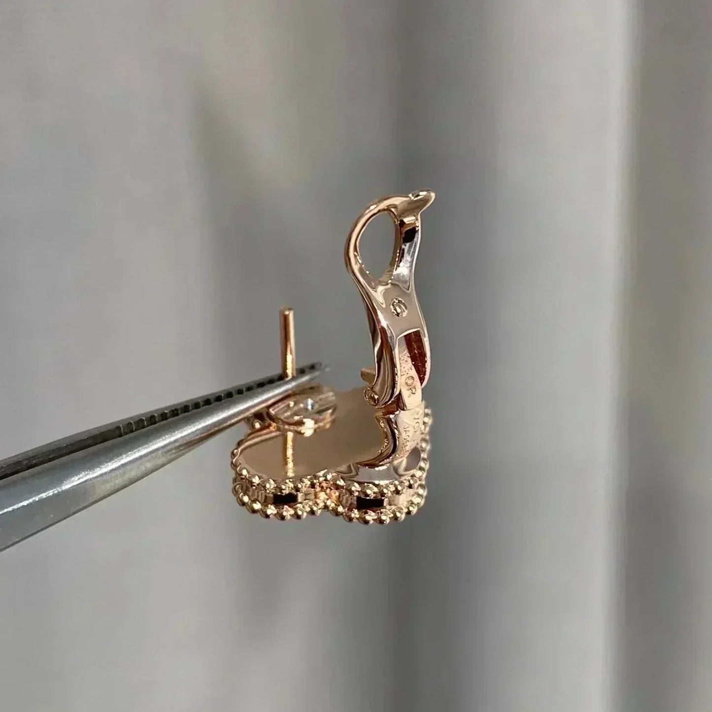 [Royal Top]CLOVER MEDIUM 1 MOTIFS  PINK MOP DIAMOND EARRINGS