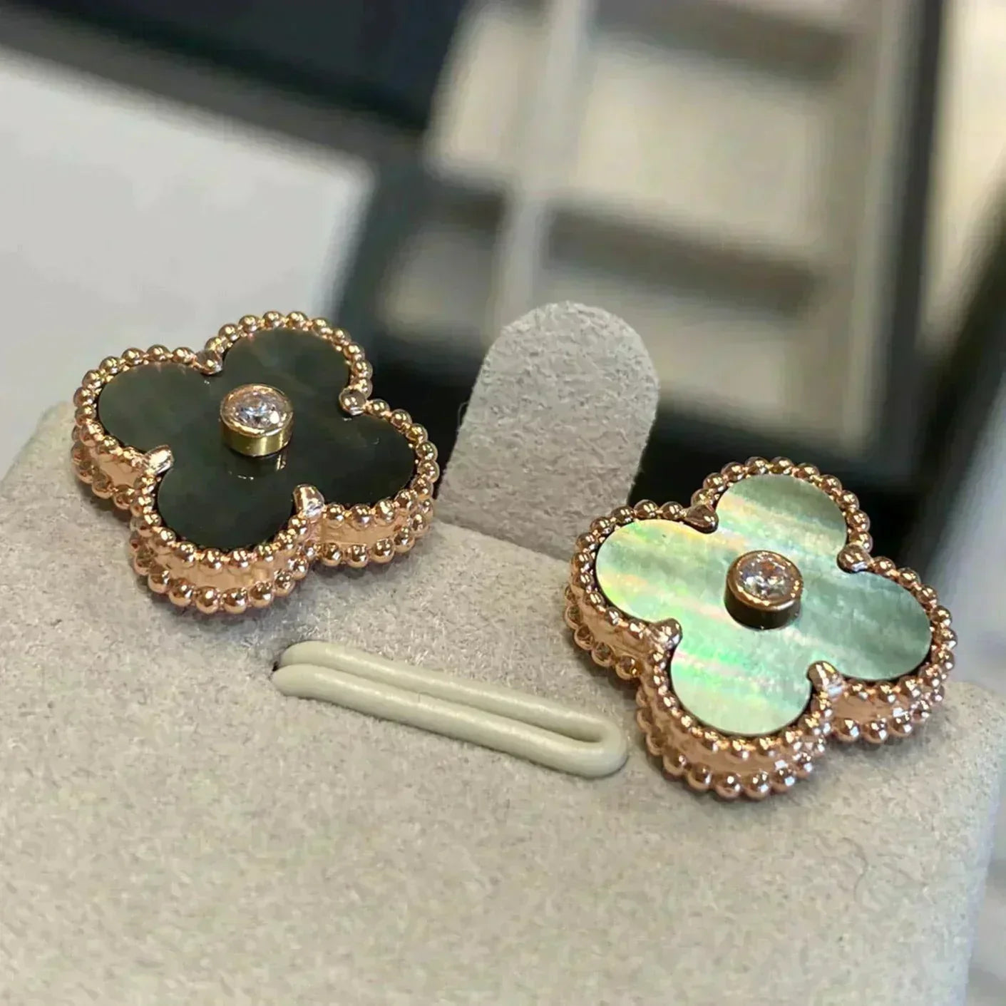 [Royal Top]CLOVER MEDIUM 1 MOTIFS GRAY MOP  DIAMOND EARRINGS