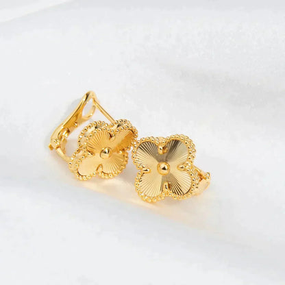 [Royal Top]CLOVER MEDIUM 1 MOTIFS LASER EARRINGS