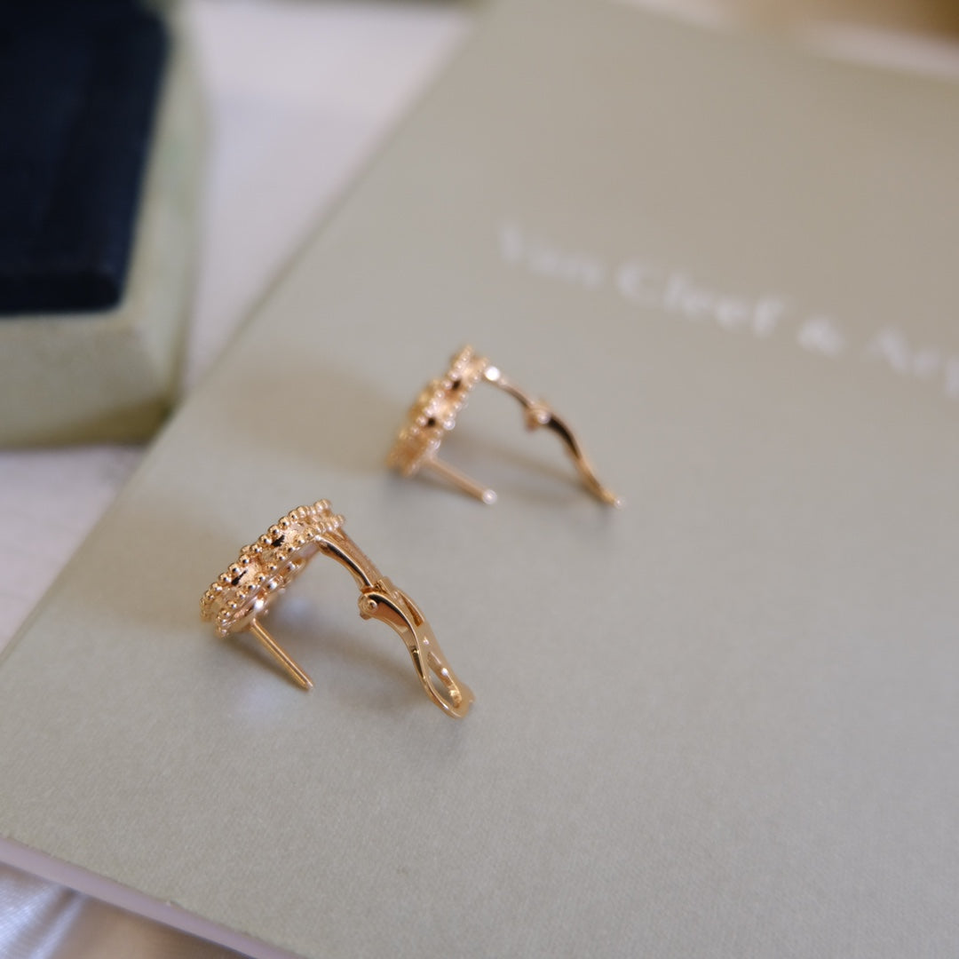 [Royal Top]LUCKY PINK GOLD WHITE MOP EARRINGS