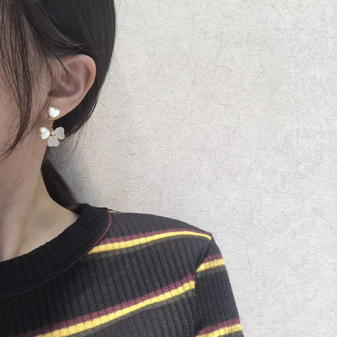 [Royal Top]CLOVER SWEET WHITE MOP EARRINGS