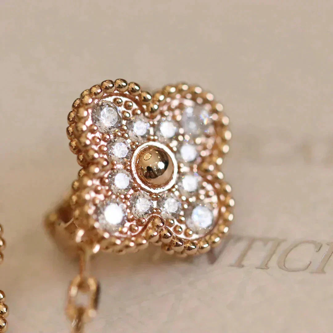 [Royal Top]CLOVER MEDIUM 1 MOTIFS FUll DIAMOND EARRINGS