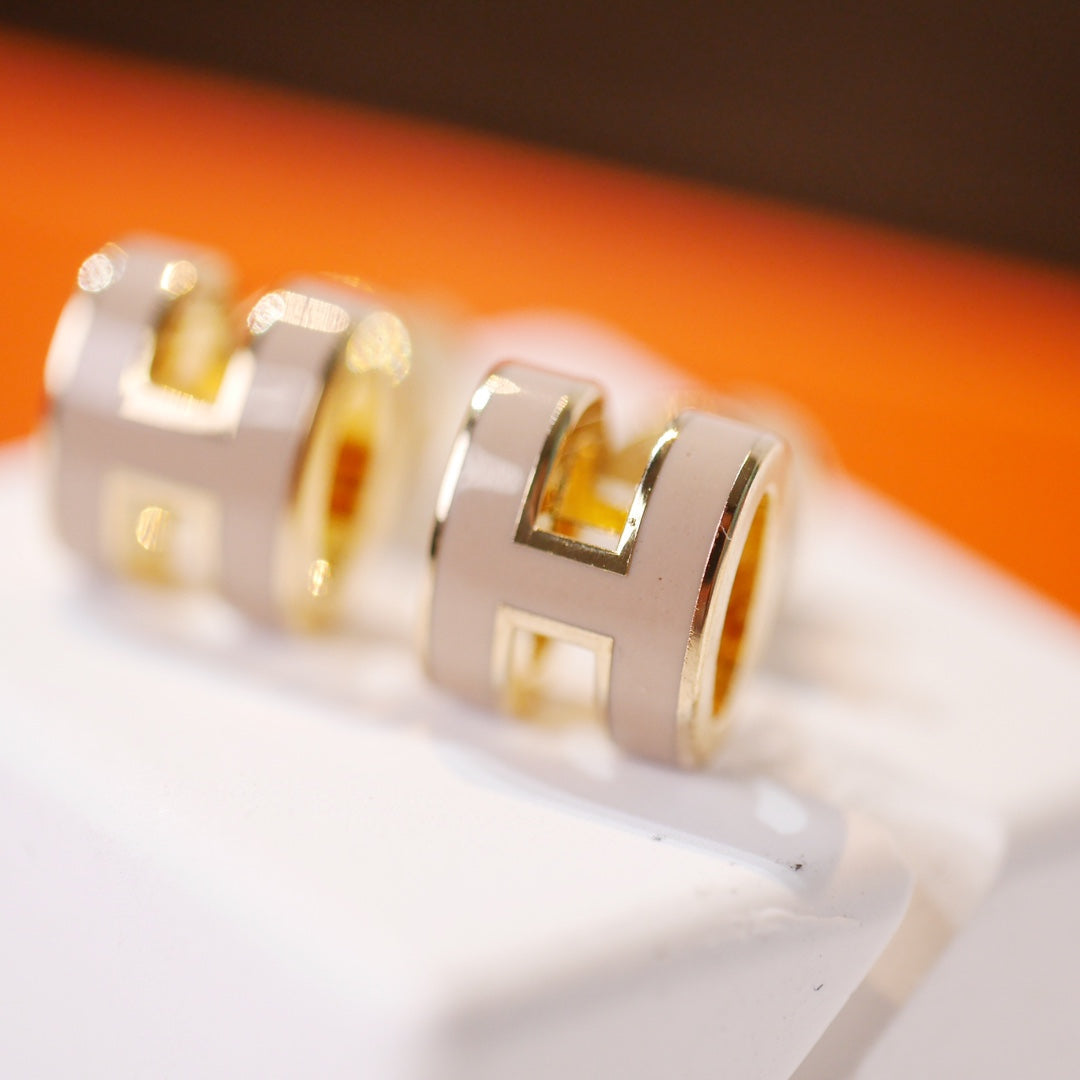 [Royal Top]MINI POP H GOLD EARRINGS GREY