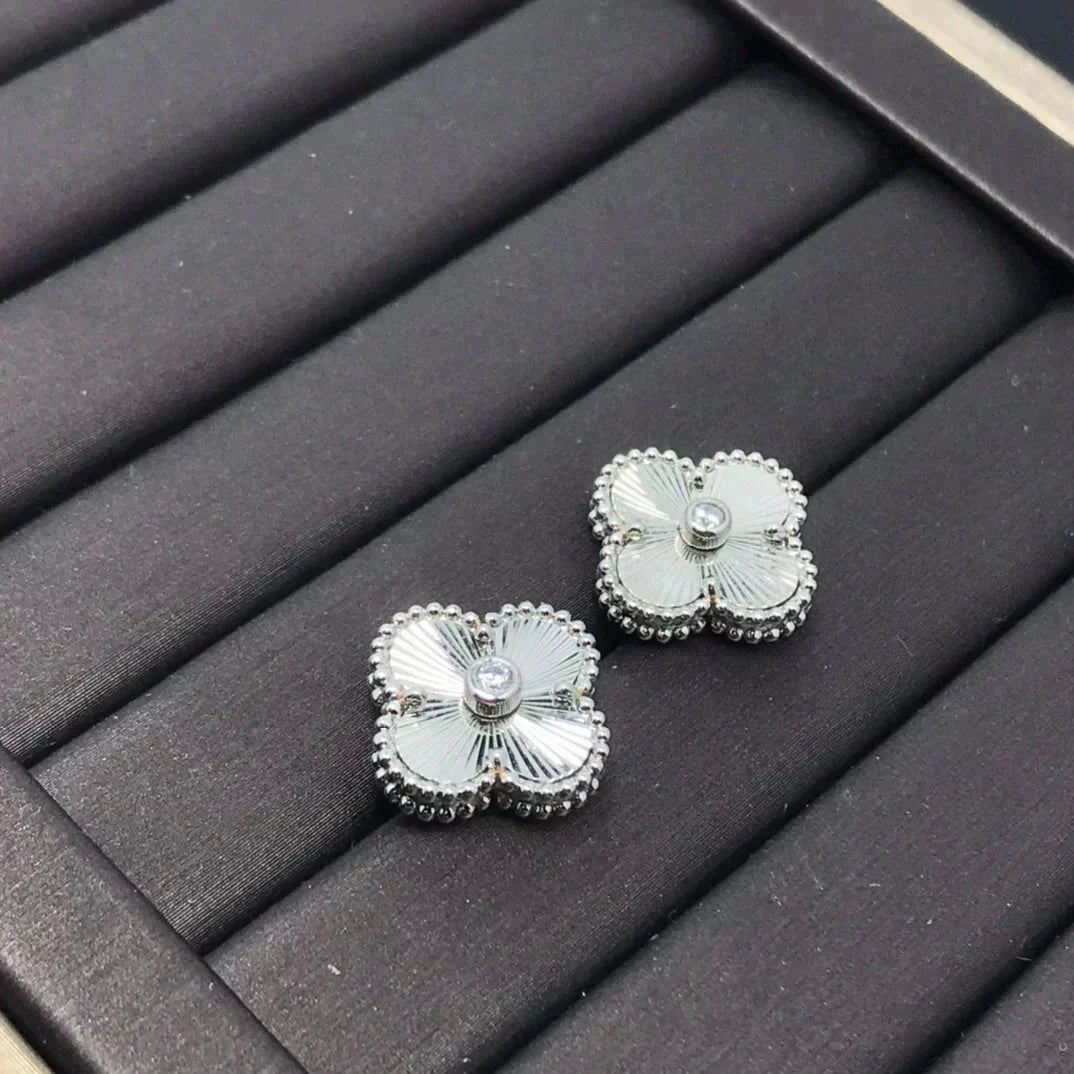 [Royal Top]CLOVER MINI 9.5MM LASER EARRINGS