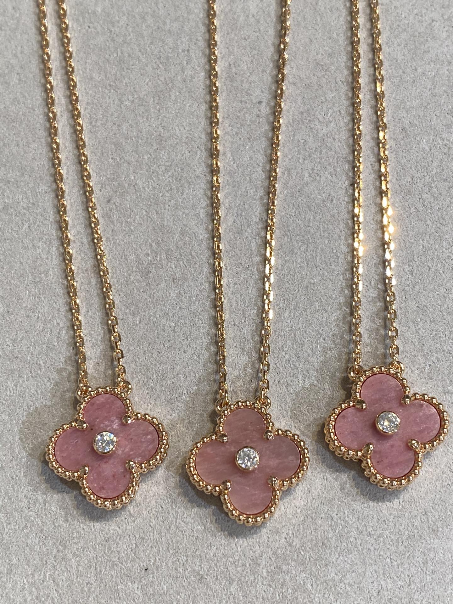 [Royal Top]CLOVER 15MM DIAMOND RHODONITE NECKLACE