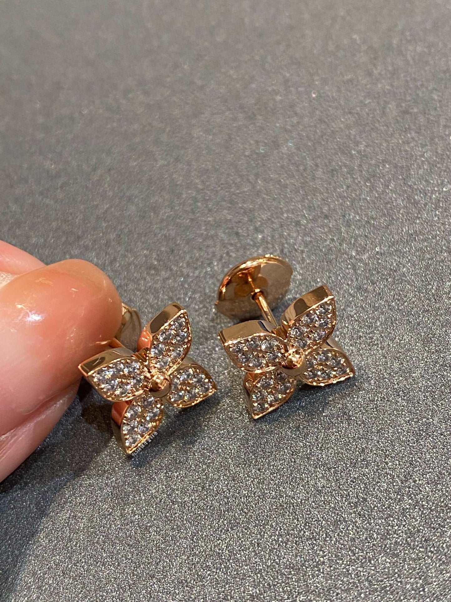 [Royal Top]STAR DIAMOND EARRINGS