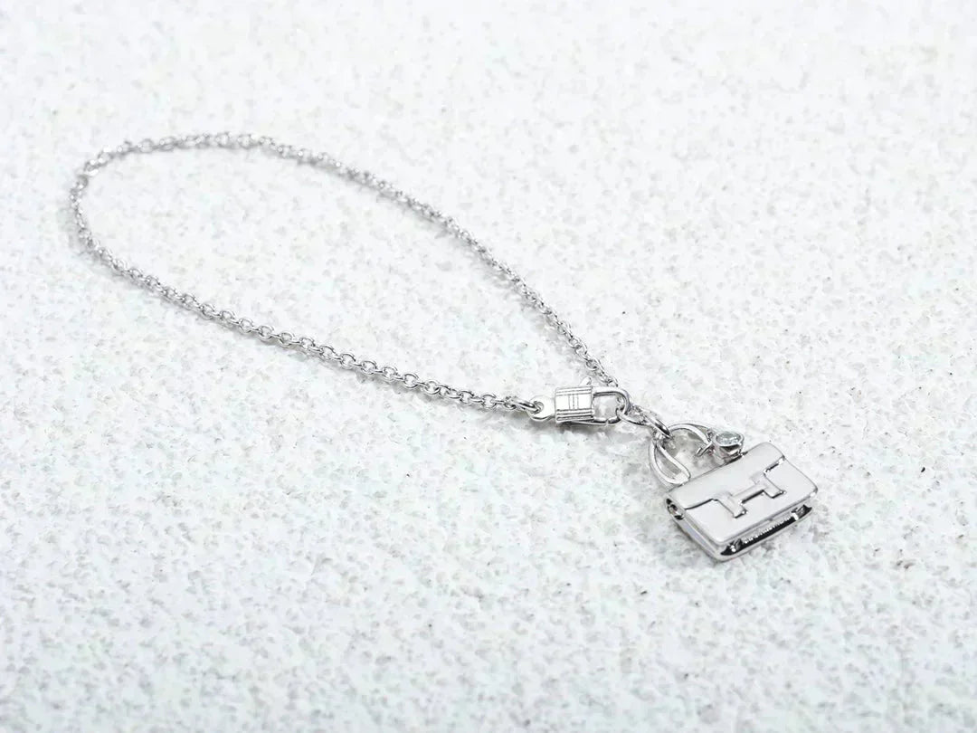 [Royal Top]AMULETTE PEDANT SILVER NECKLACE