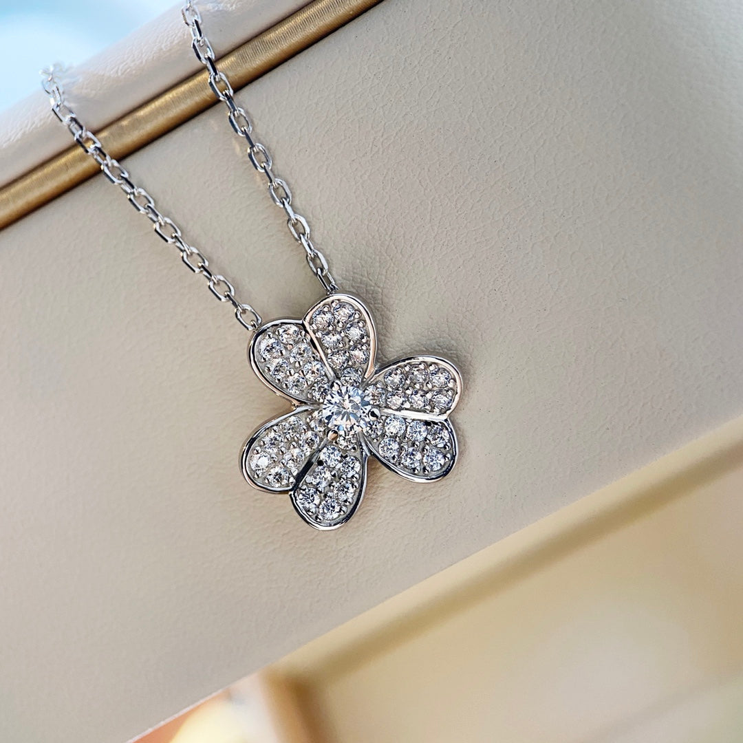 [Royal Top]CLOVER DIAMOND NECKLACE SILVER