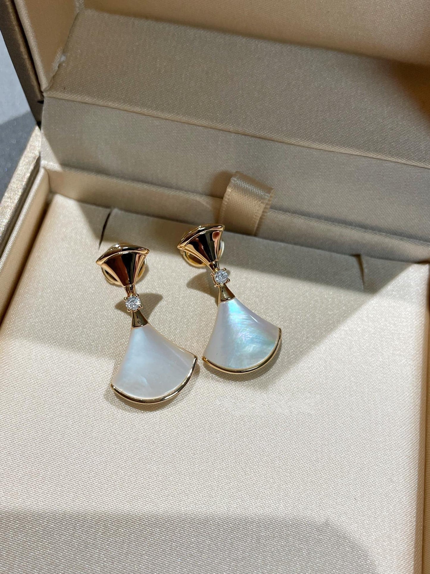 [Royal Top]DREAM MOP 1 DIAMOND EARRINGS