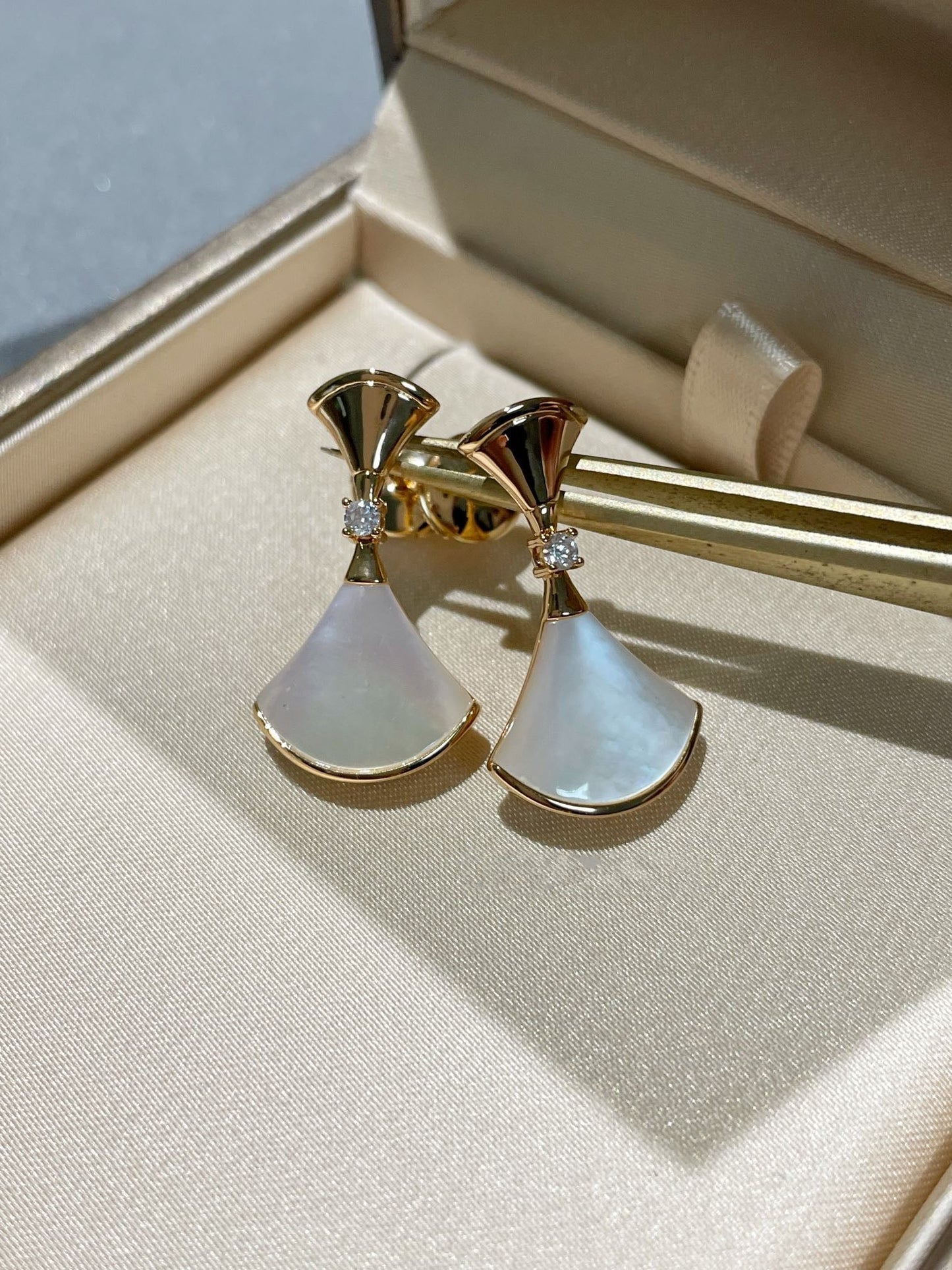 [Royal Top]DREAM MOP 1 DIAMOND EARRINGS