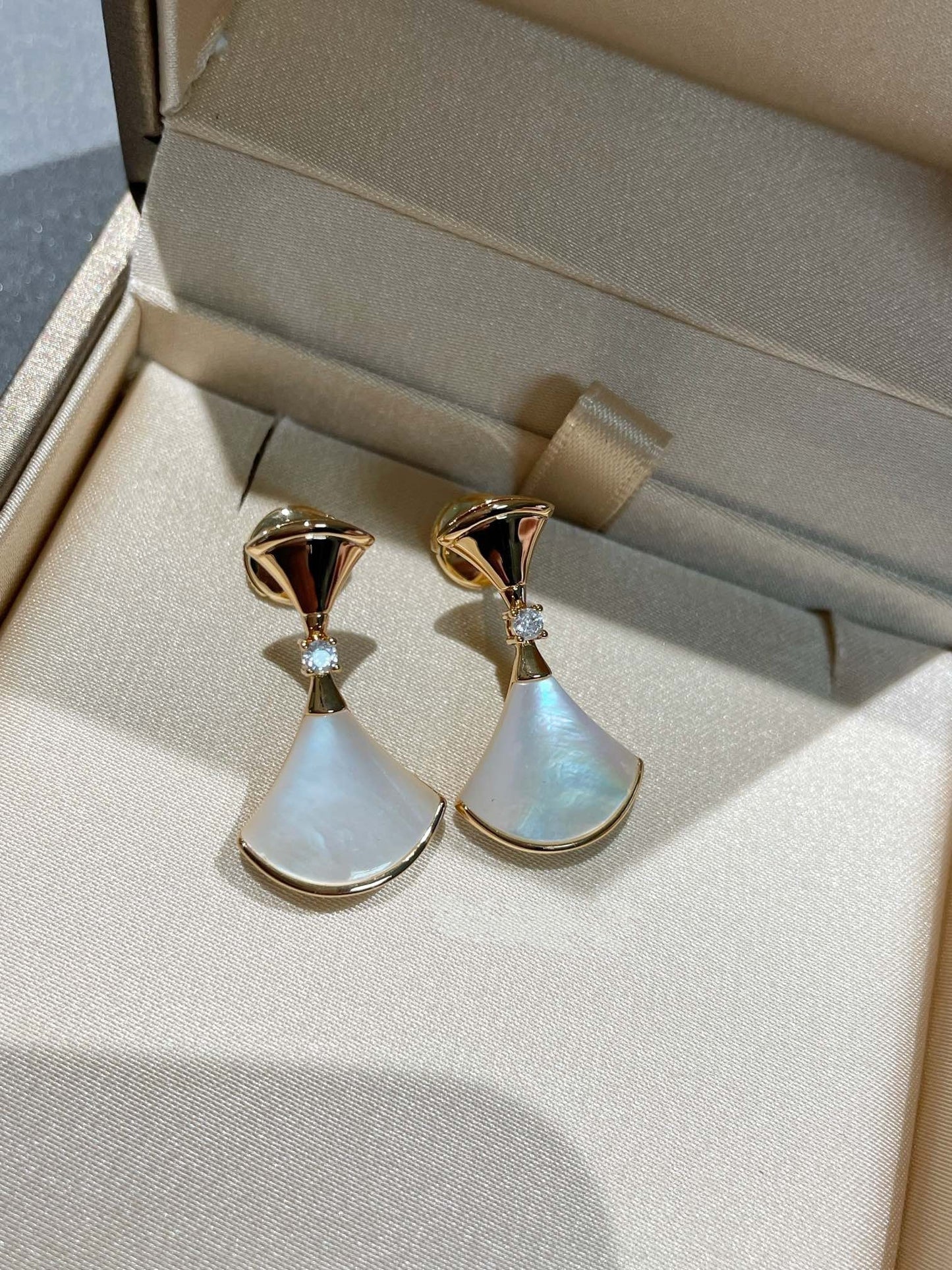 [Royal Top]DREAM MOP 1 DIAMOND EARRINGS