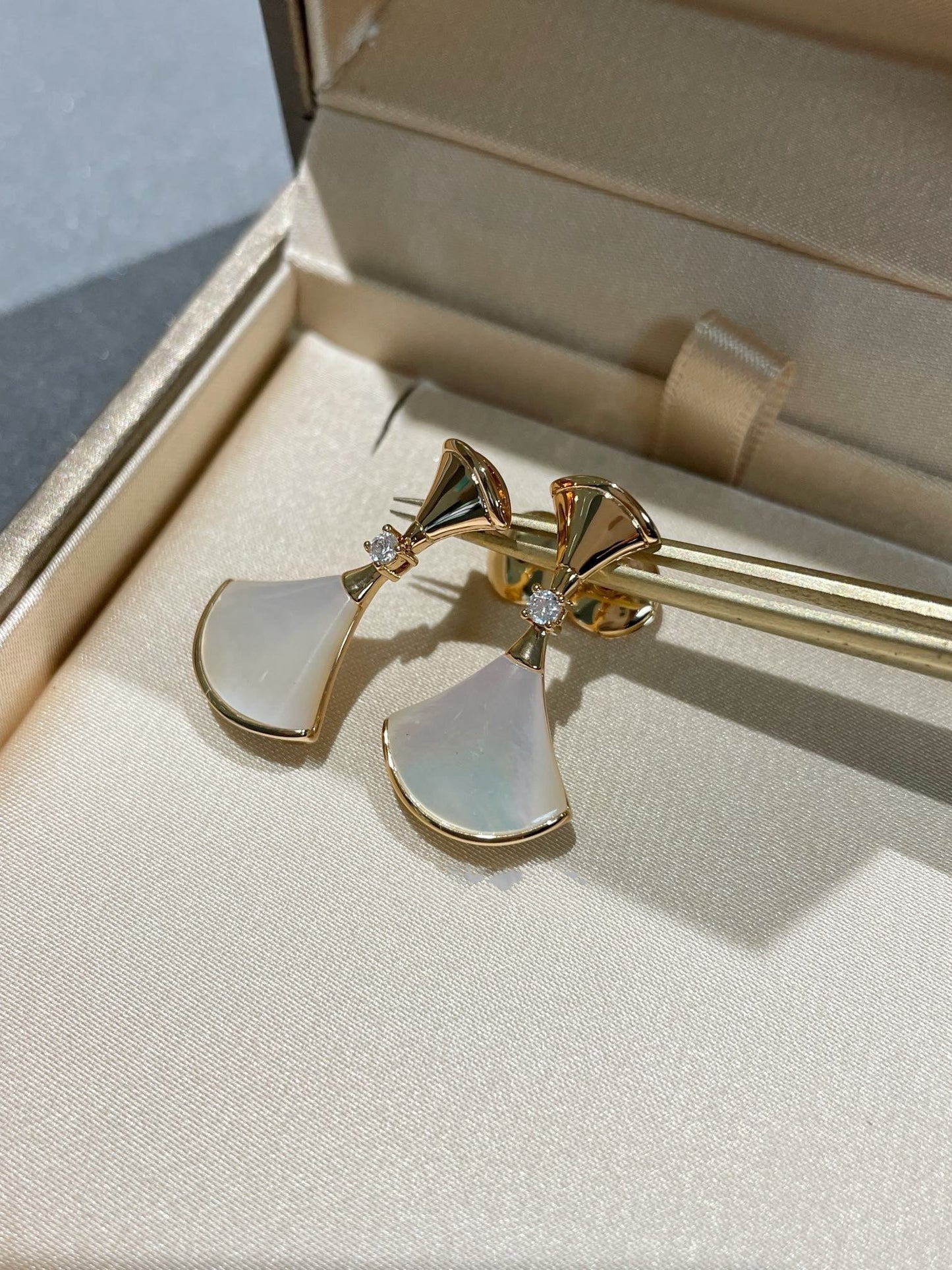 [Royal Top]DREAM MOP 1 DIAMOND EARRINGS