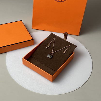 [Royal Top]CONSTANCE BLACK PEDANT PINK GOLD NECKLACE