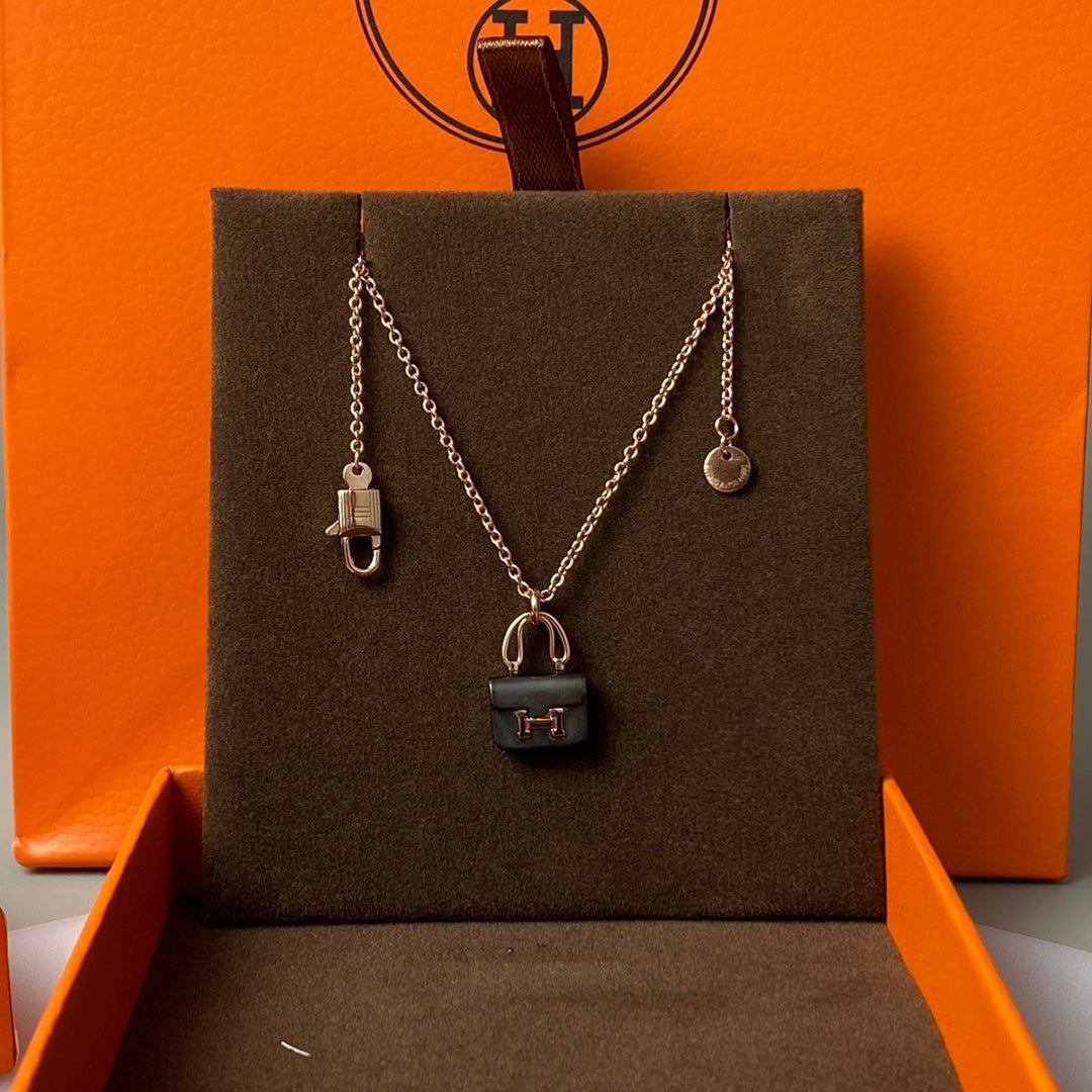 [Royal Top]CONSTANCE BLACK PEDANT PINK GOLD NECKLACE