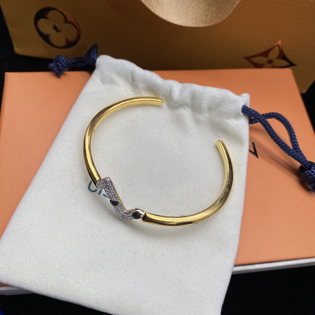 [Royal Top]VOLTE UPSITE DOWN DIAMOND GOLD OPEN BRACELET