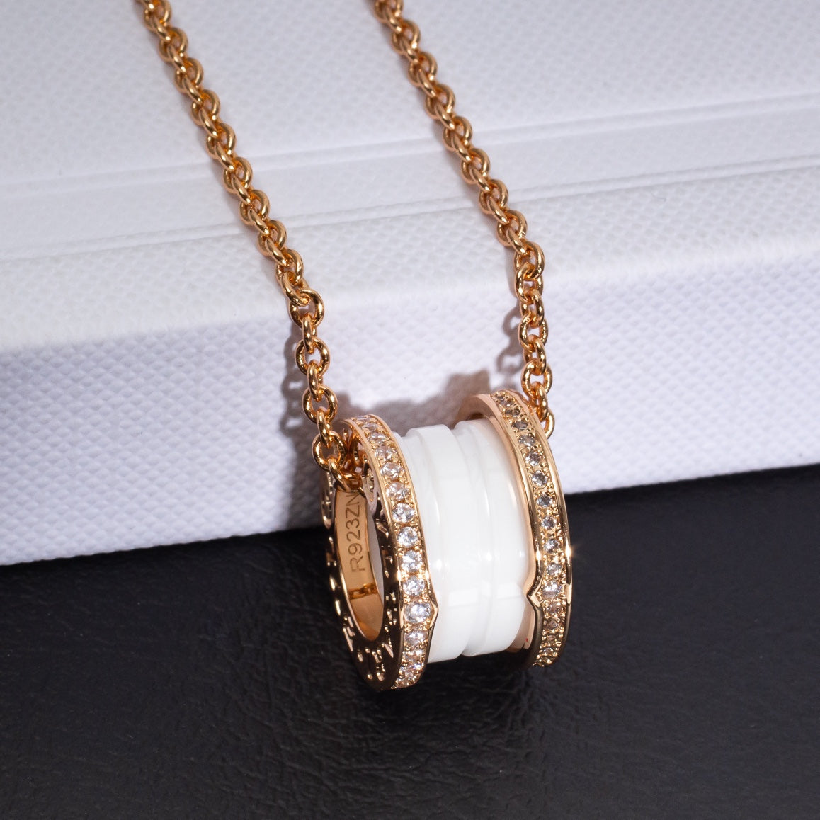[Royal Top]ZERO 1 WHITE CERAMIC PINK GOLD DIAMOND NECKLACE