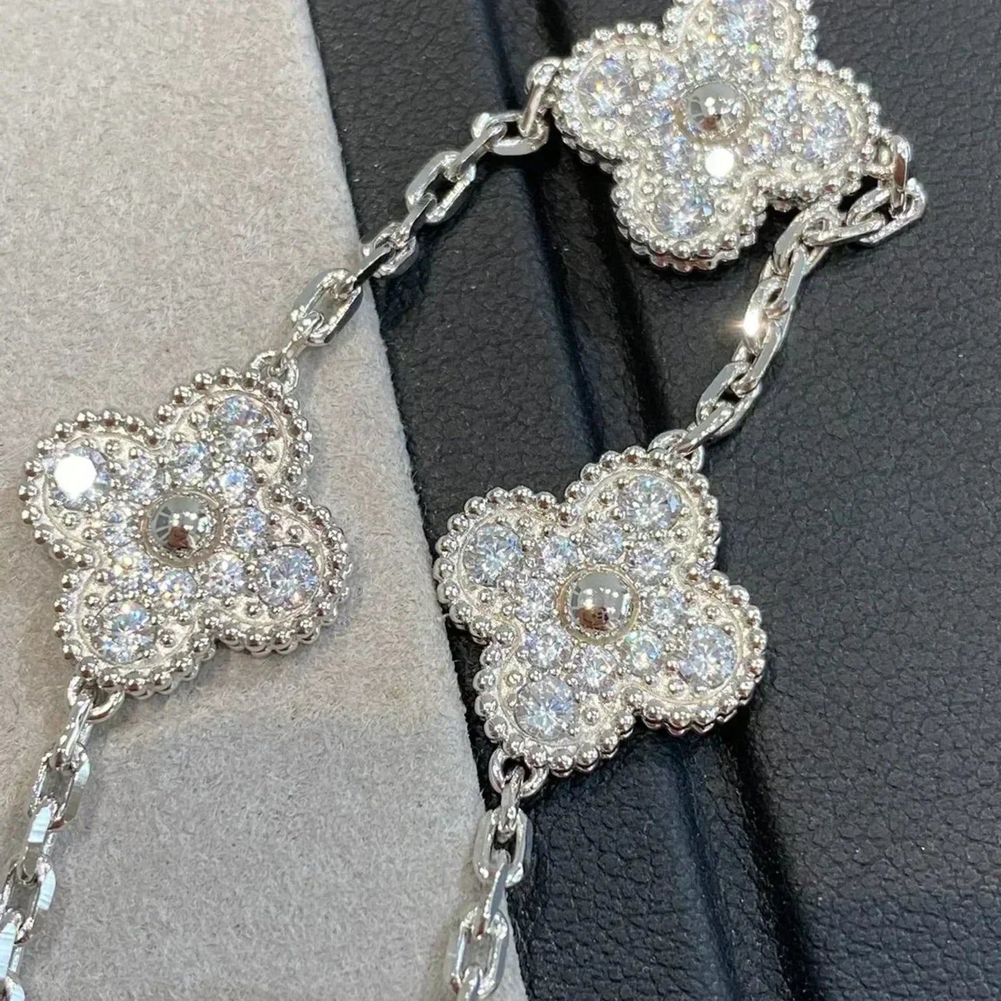 [Royal Top] CLOVER 5 MOTIF FULL DIAMOND BRACELET COLLECTION