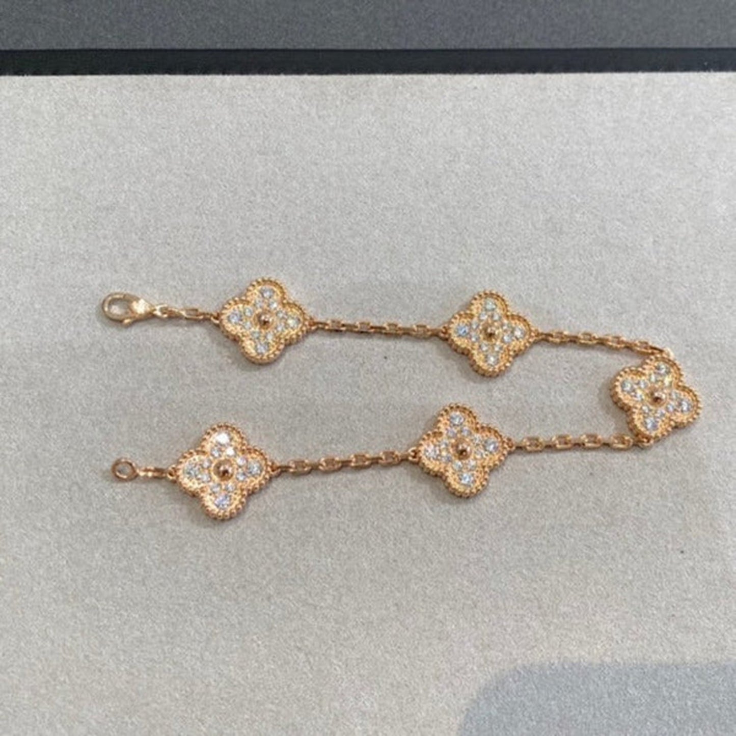 [Royal Top] CLOVER 5 MOTIF FULL DIAMOND BRACELET COLLECTION