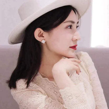 [Royal Top]CLOVER MEDIUM 1 MOTIFS  WHITE MOP STUD EARRINGS