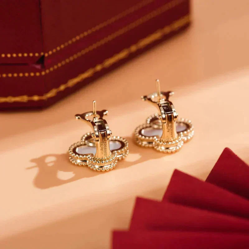 [Royal Top]CLOVER MEDIUM 1 MOTIFS  WHITE MOP STUD EARRINGS