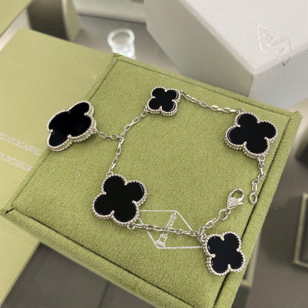 [Royal Top]CLOVER 5 MOTIFS SIVLER ONYX BRACELET