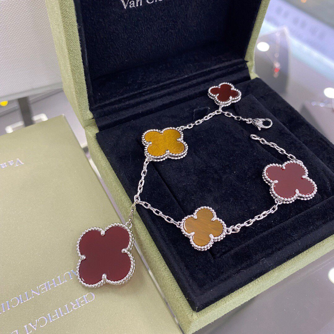 [Royal Top]CLOVER 5 MOTIFS SIVLER CARNELIAN TIGER EYE BRACELET