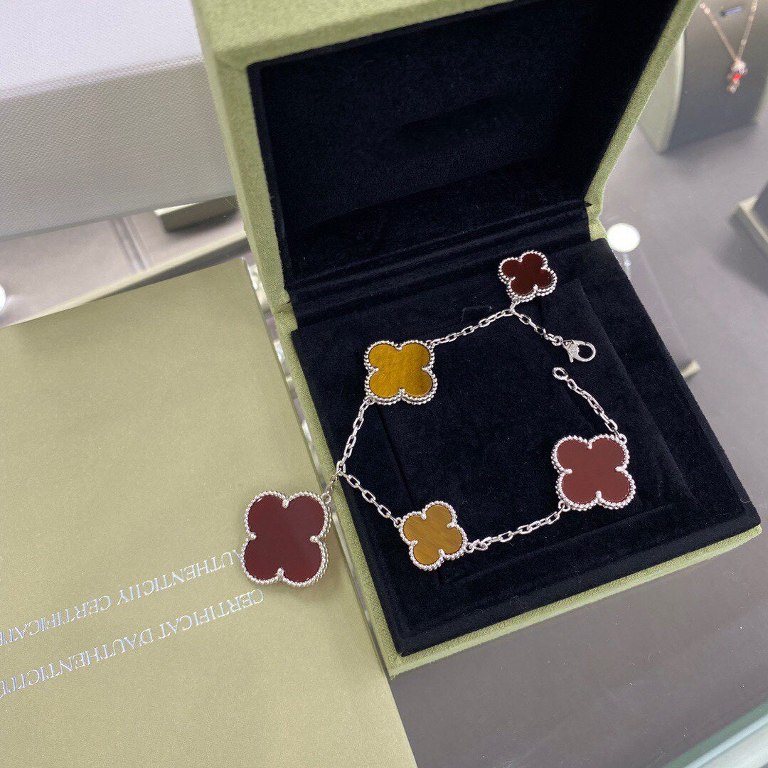 [Royal Top]CLOVER 5 MOTIFS SIVLER CARNELIAN TIGER EYE BRACELET