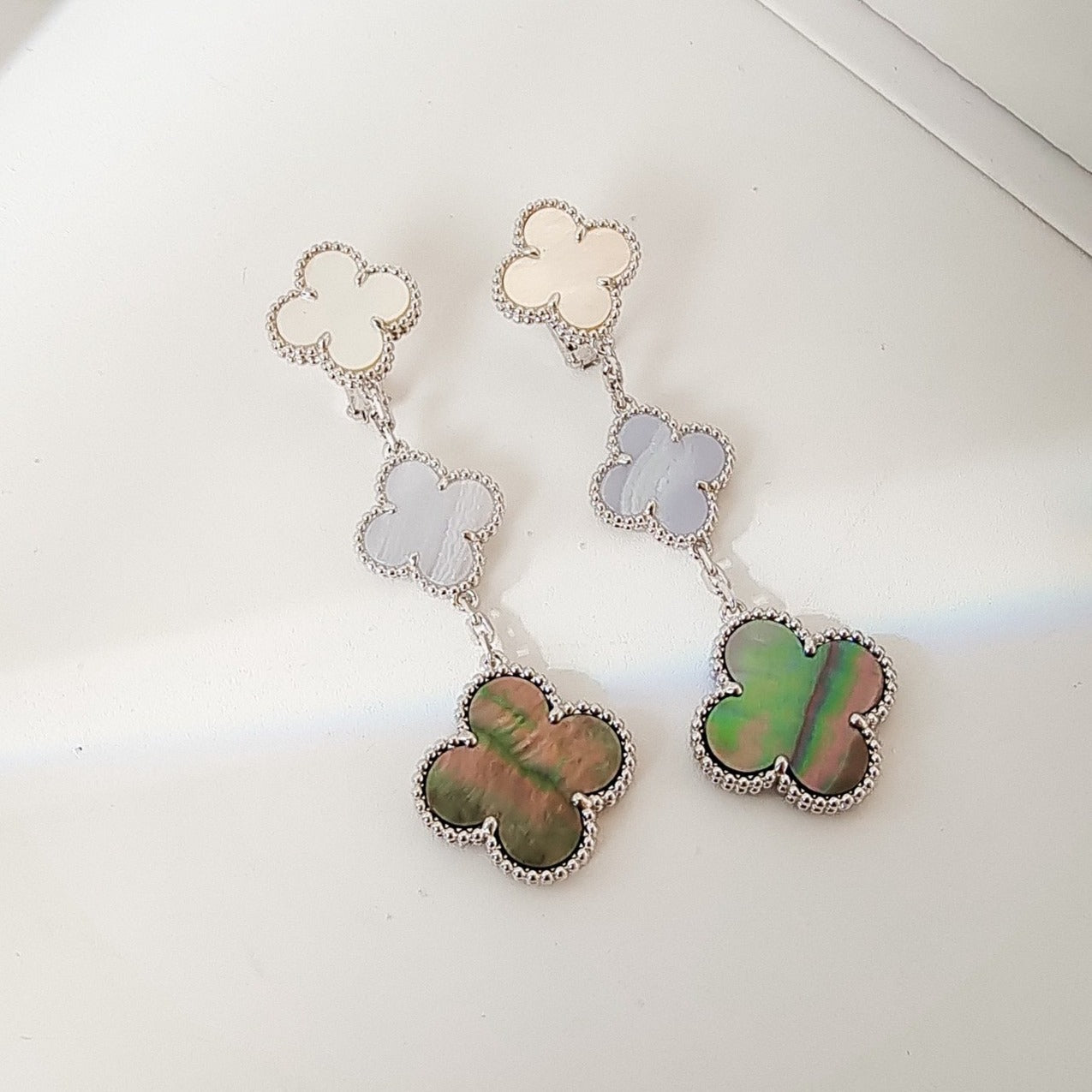 [Royal Top]CLOVER 3 MOTIFS CHALCEDONY DARK MOP SILVER EARRINGS