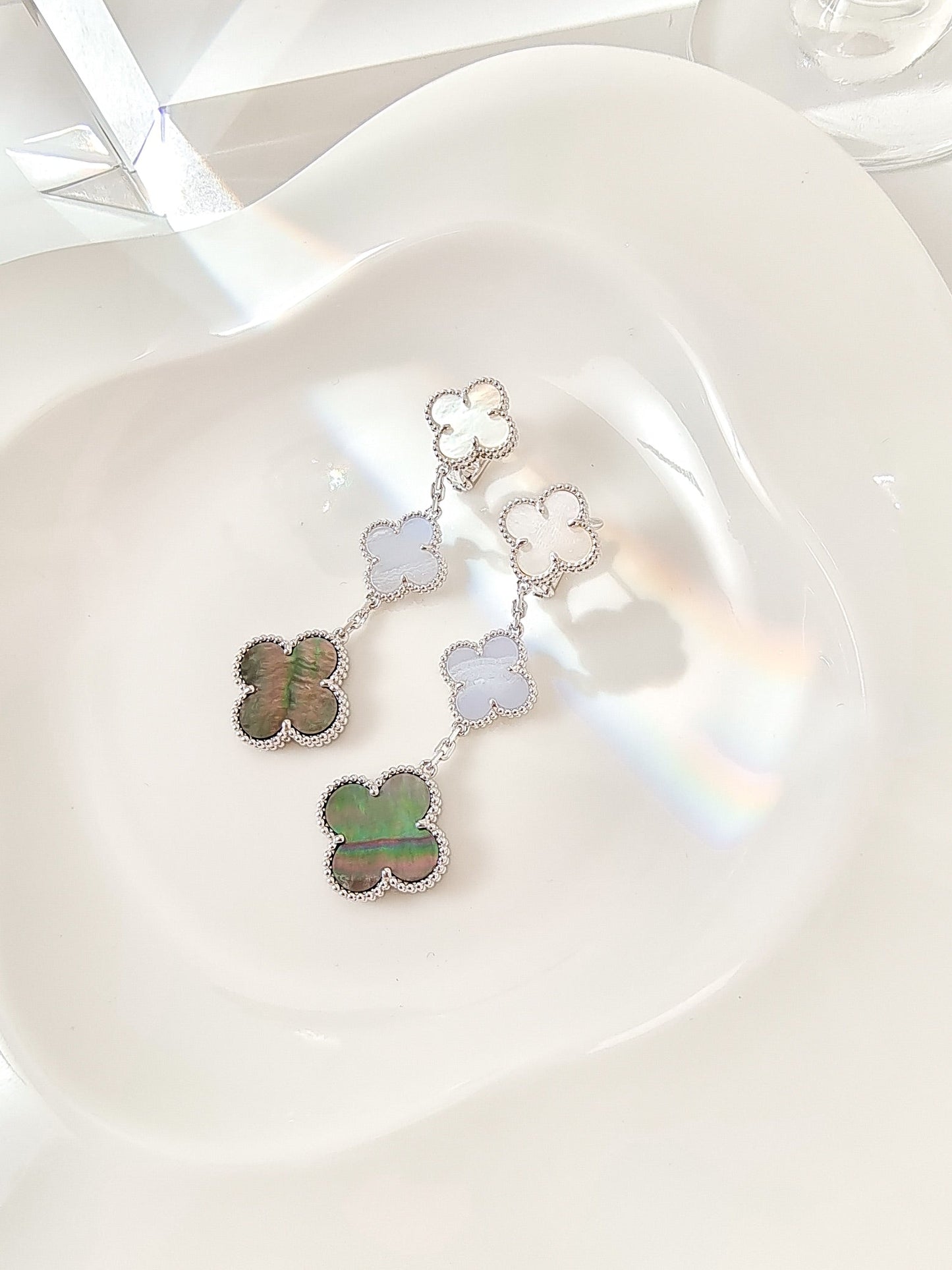 [Royal Top]CLOVER 3 MOTIFS CHALCEDONY DARK MOP SILVER EARRINGS