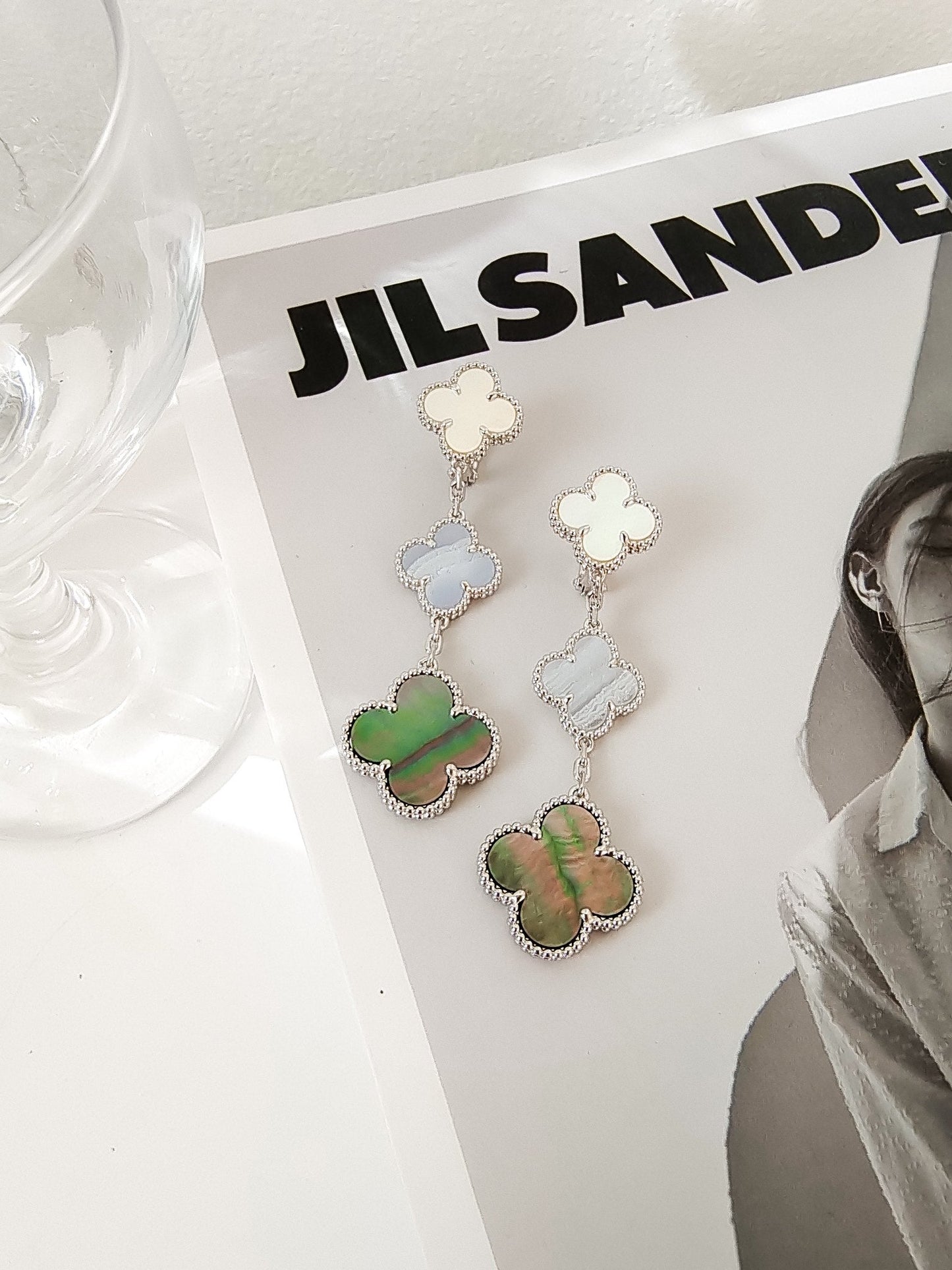 [Royal Top]CLOVER 3 MOTIFS CHALCEDONY DARK MOP SILVER EARRINGS