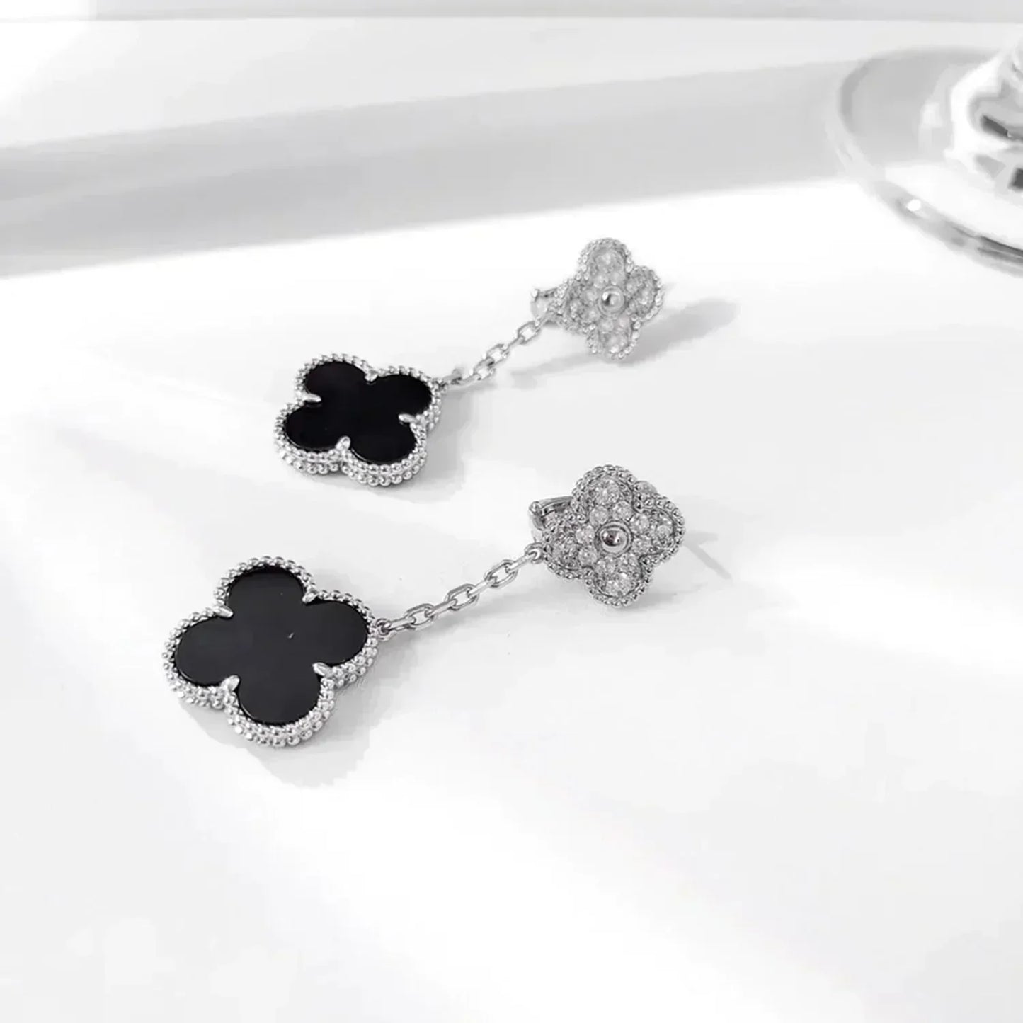 [Royal Top]CLOVER 2 MOTIFS  DIAMOND ONYX EARRINGS SILVER