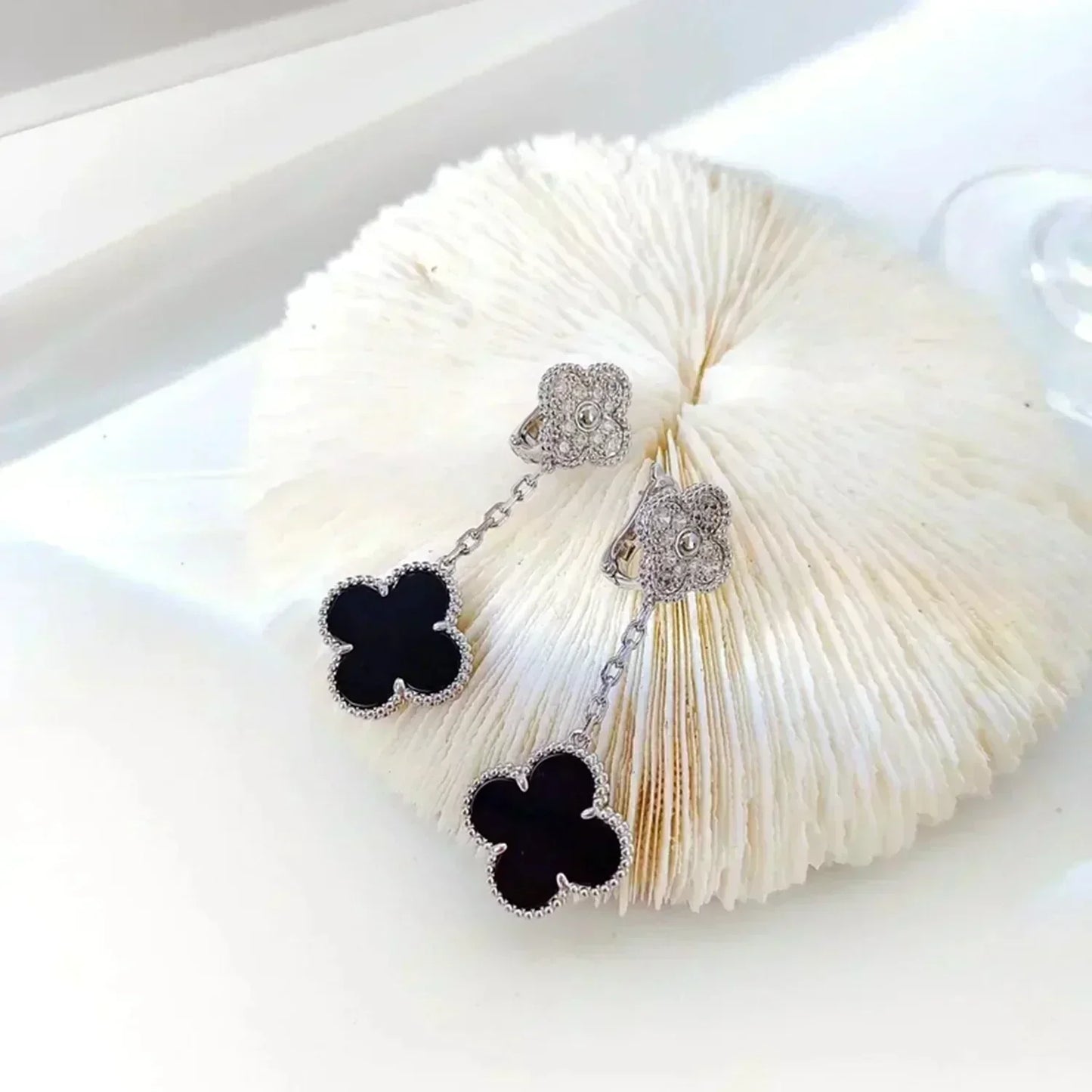 [Royal Top]CLOVER 2 MOTIFS  DIAMOND ONYX EARRINGS SILVER