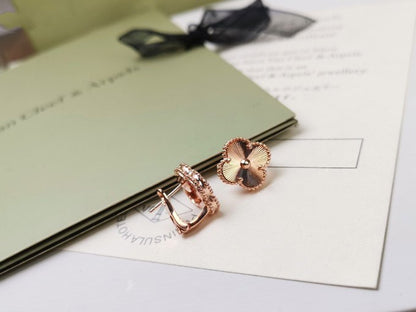 [Royal Top]CLOVER MEDIUM STUD EARRINGS