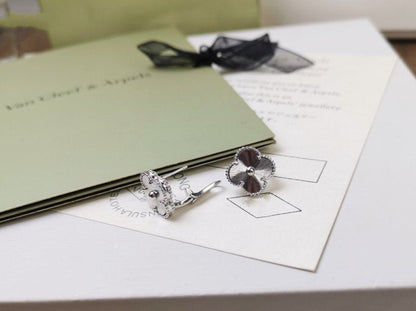 [Royal Top]CLOVER MEDIUM STUD EARRINGS