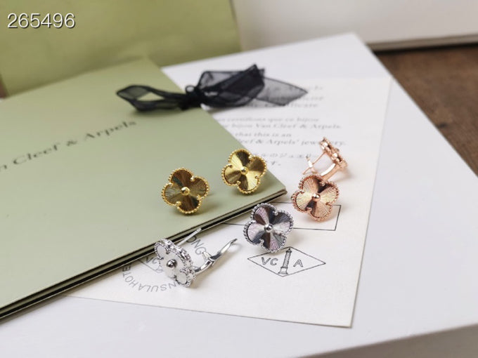 [Royal Top]CLOVER MEDIUM STUD EARRINGS