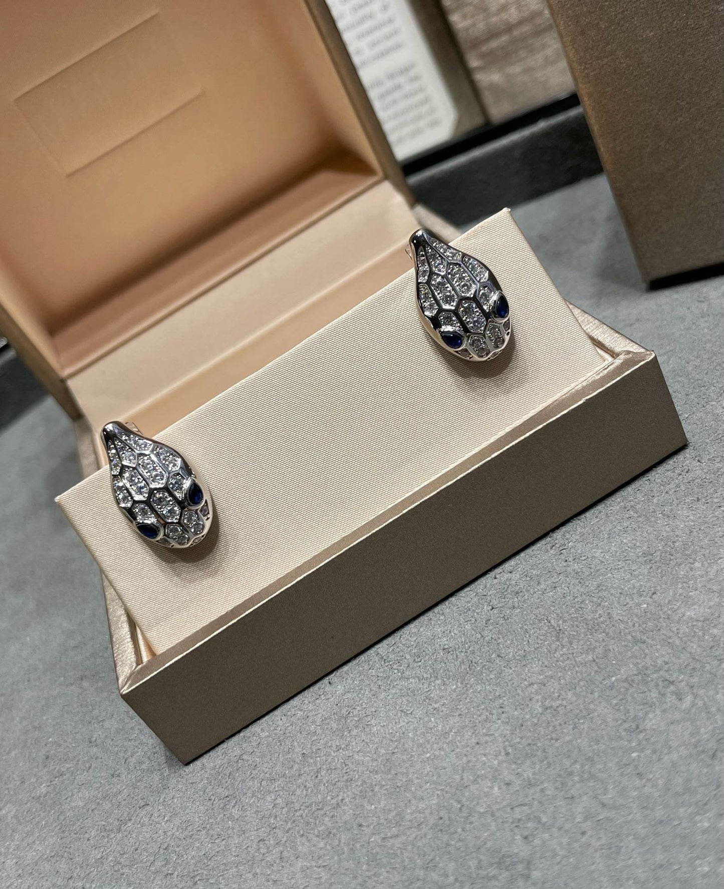 [Royal Top]SERPENT DIAMOND STUD EARRINGS