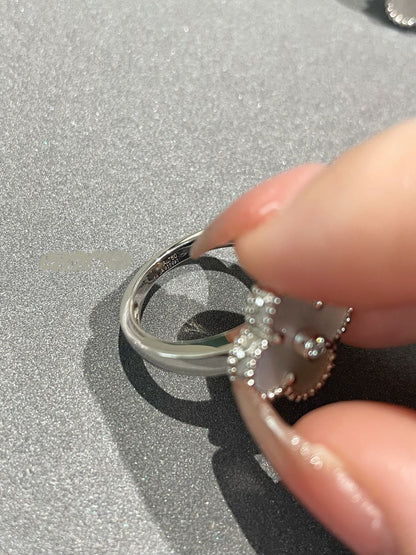 [Royal Top]CLOVER SILVER MOP DIAMOND RING