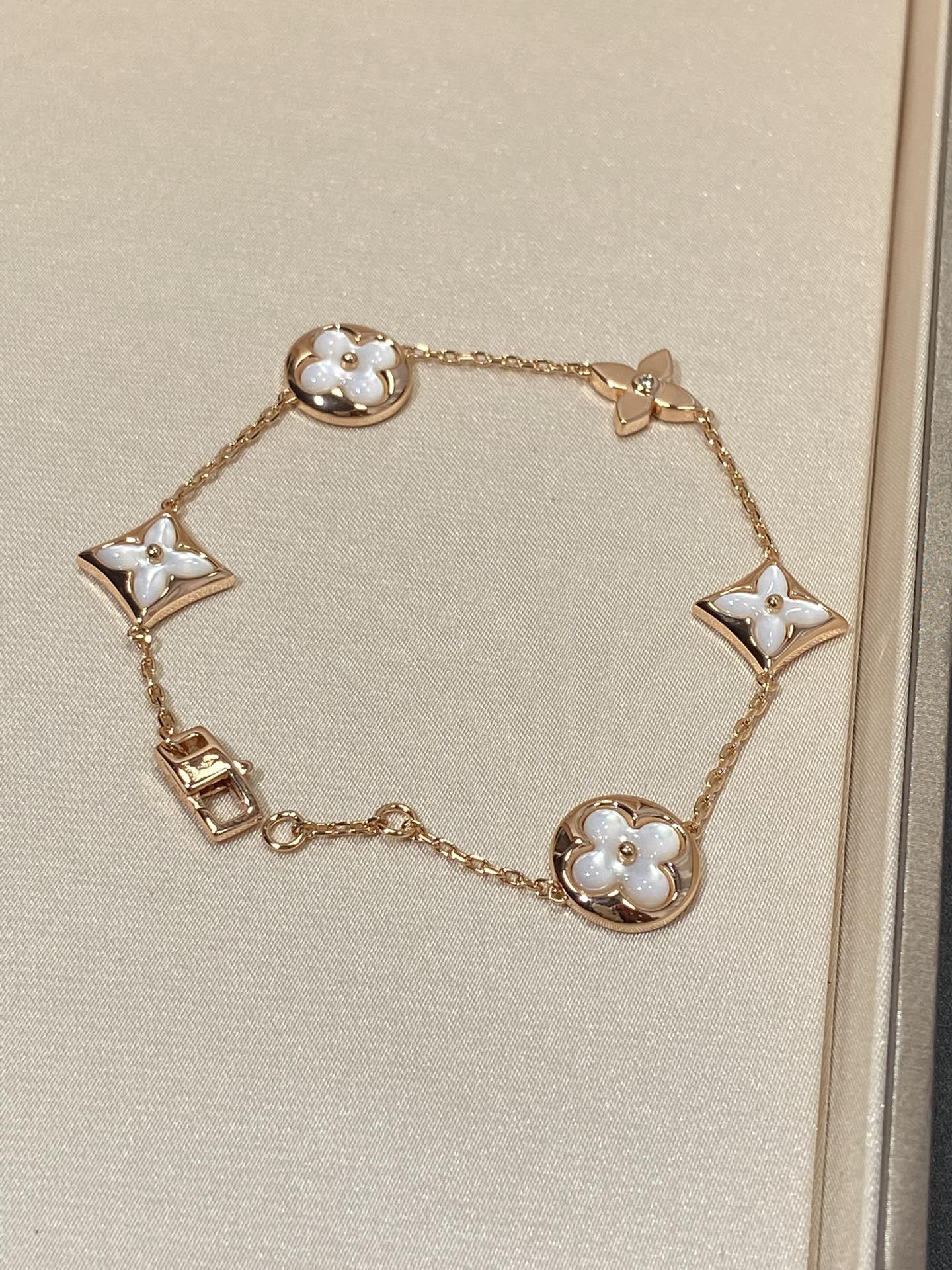 [Royal Top]STAR AND SUN 5 MOTIF MOP PINK GOLD BRACELET