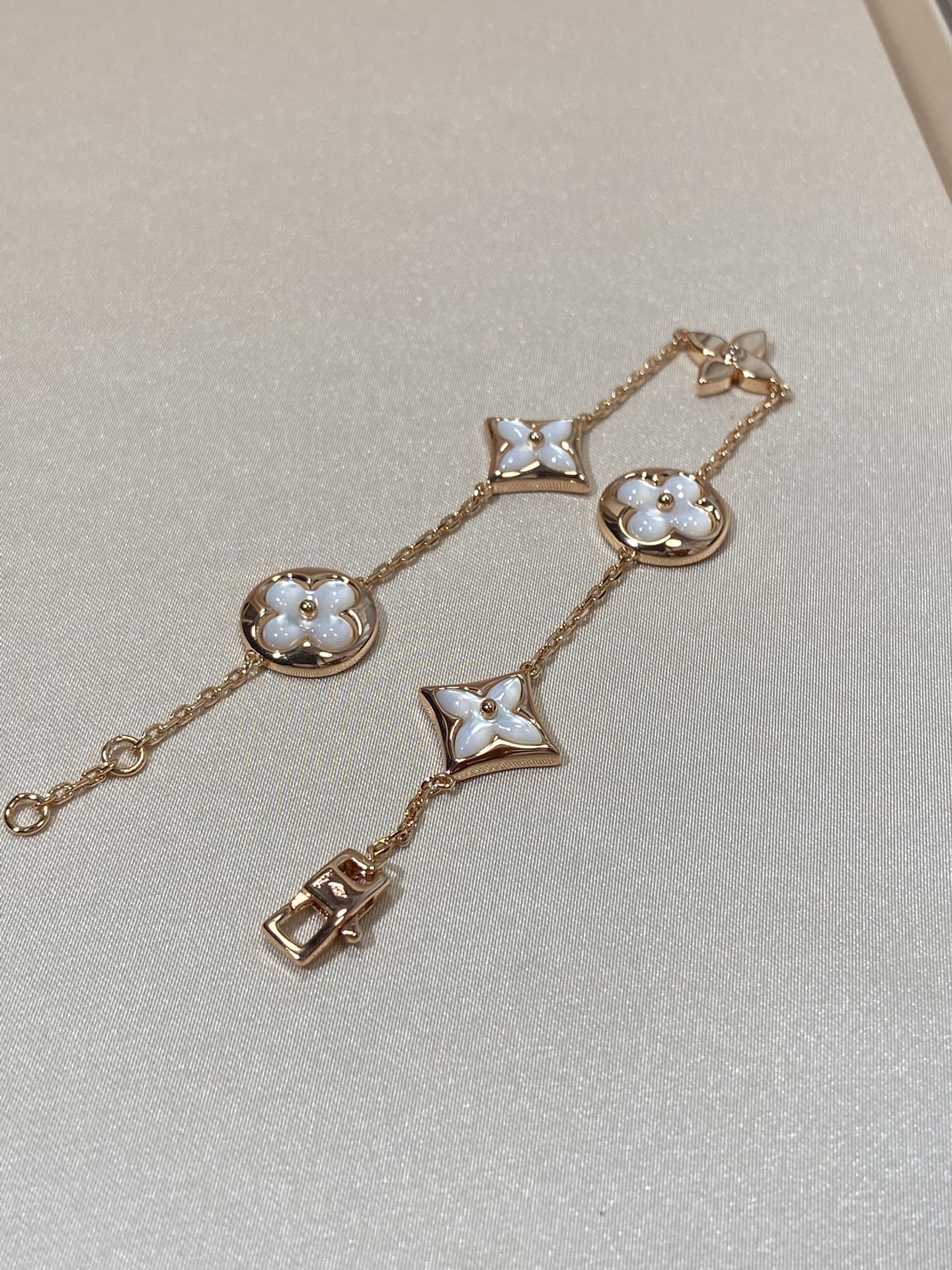 [Royal Top]STAR AND SUN 5 MOTIF MOP PINK GOLD BRACELET