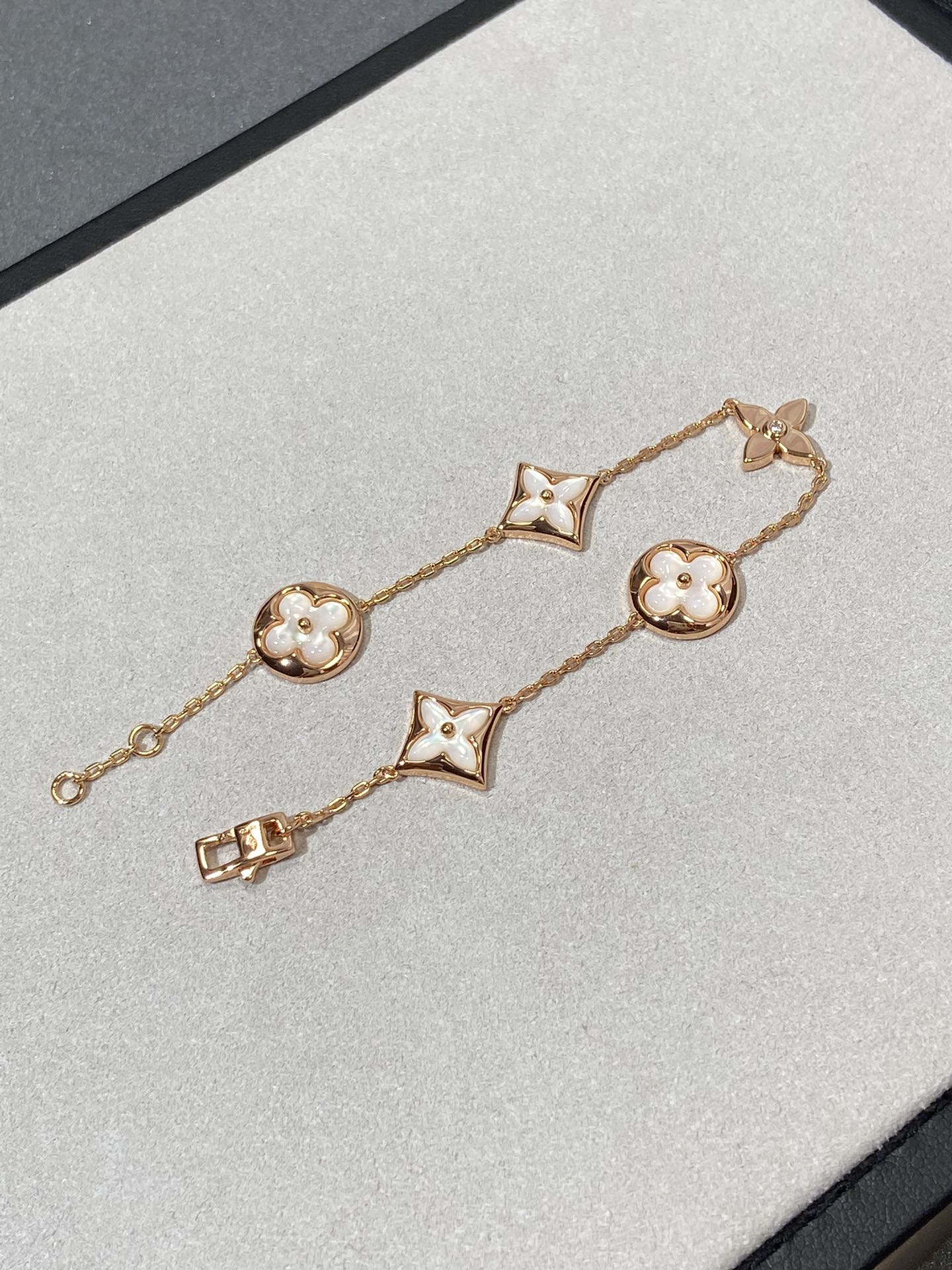 [Royal Top]STAR AND SUN 5 MOTIF MOP PINK GOLD BRACELET