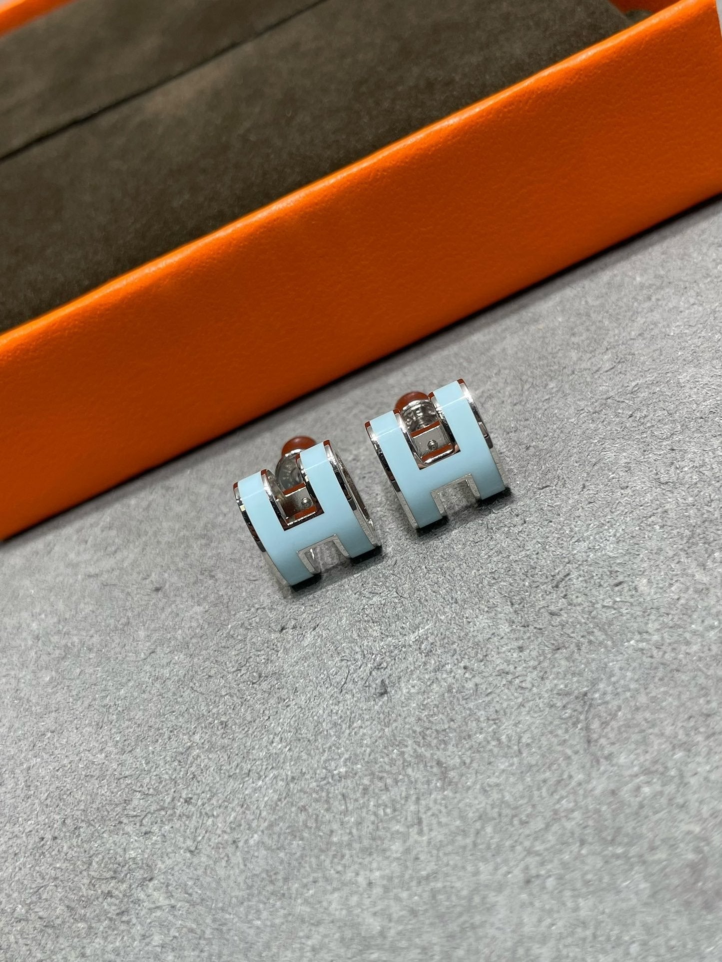 [Royal Top]POP H SKY BLUE STUD EARRINGS