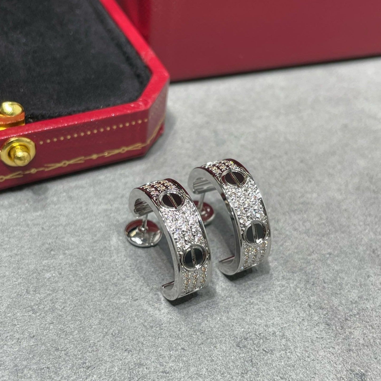 [Royal Top]LOVE CERAMIC DIAMOND PAVED SILVER EARRINGS