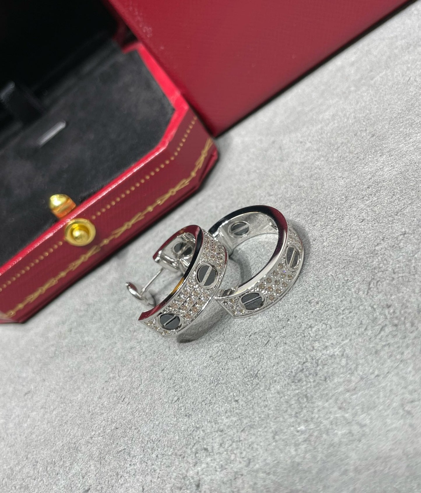 [Royal Top]LOVE CERAMIC DIAMOND PAVED SILVER EARRINGS