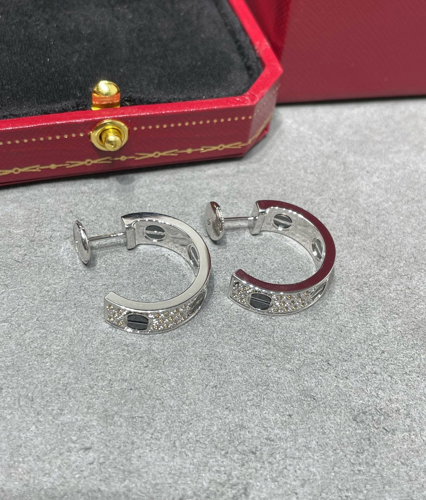 [Royal Top]LOVE CERAMIC DIAMOND PAVED SILVER EARRINGS