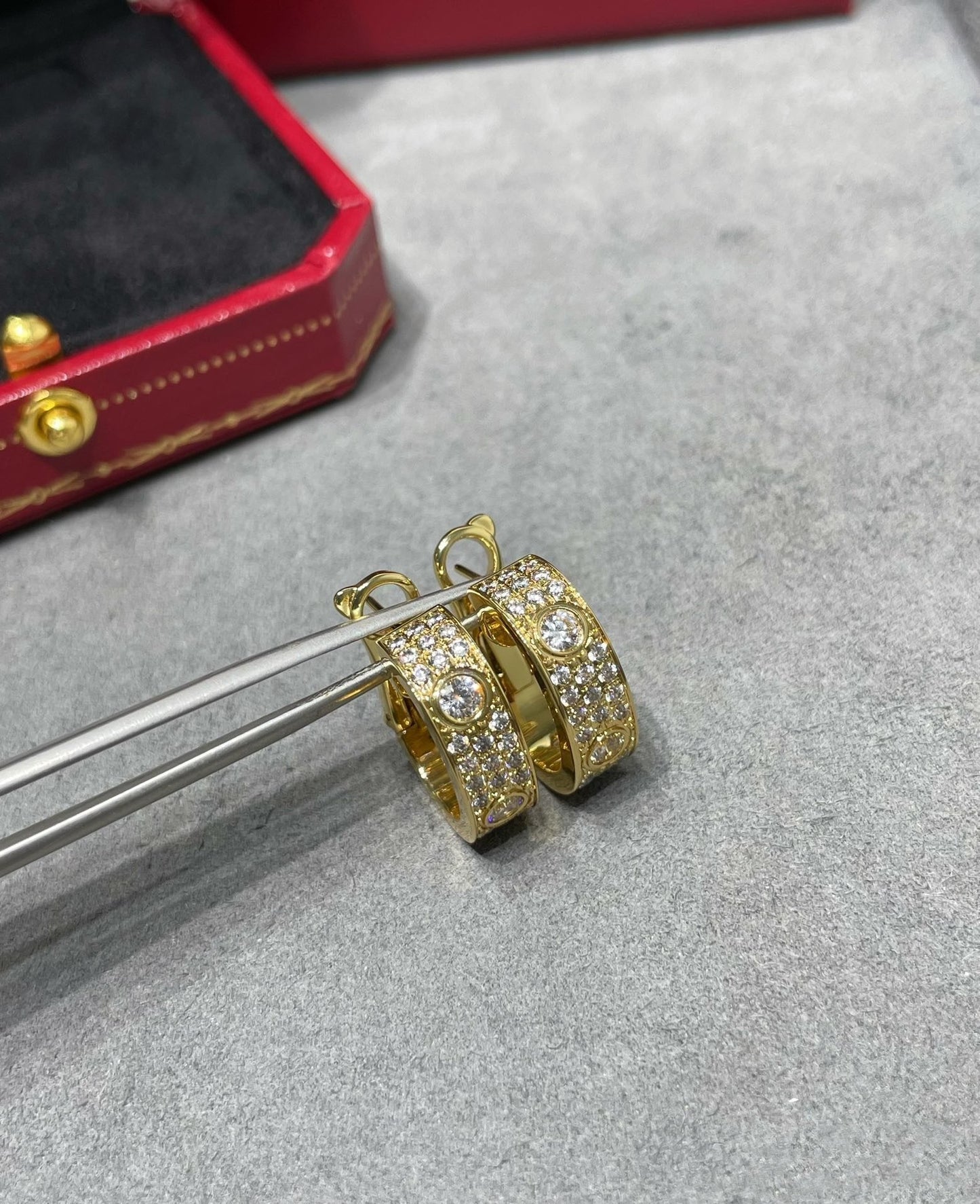 [Royal Top]LOVE 5.5MM DIAMOND PAVED EARRINGS